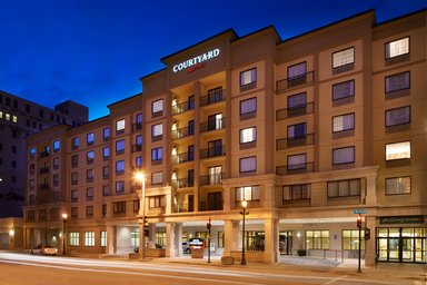 Hotel COURTYARD MILWAUKEE DOWNTOWN