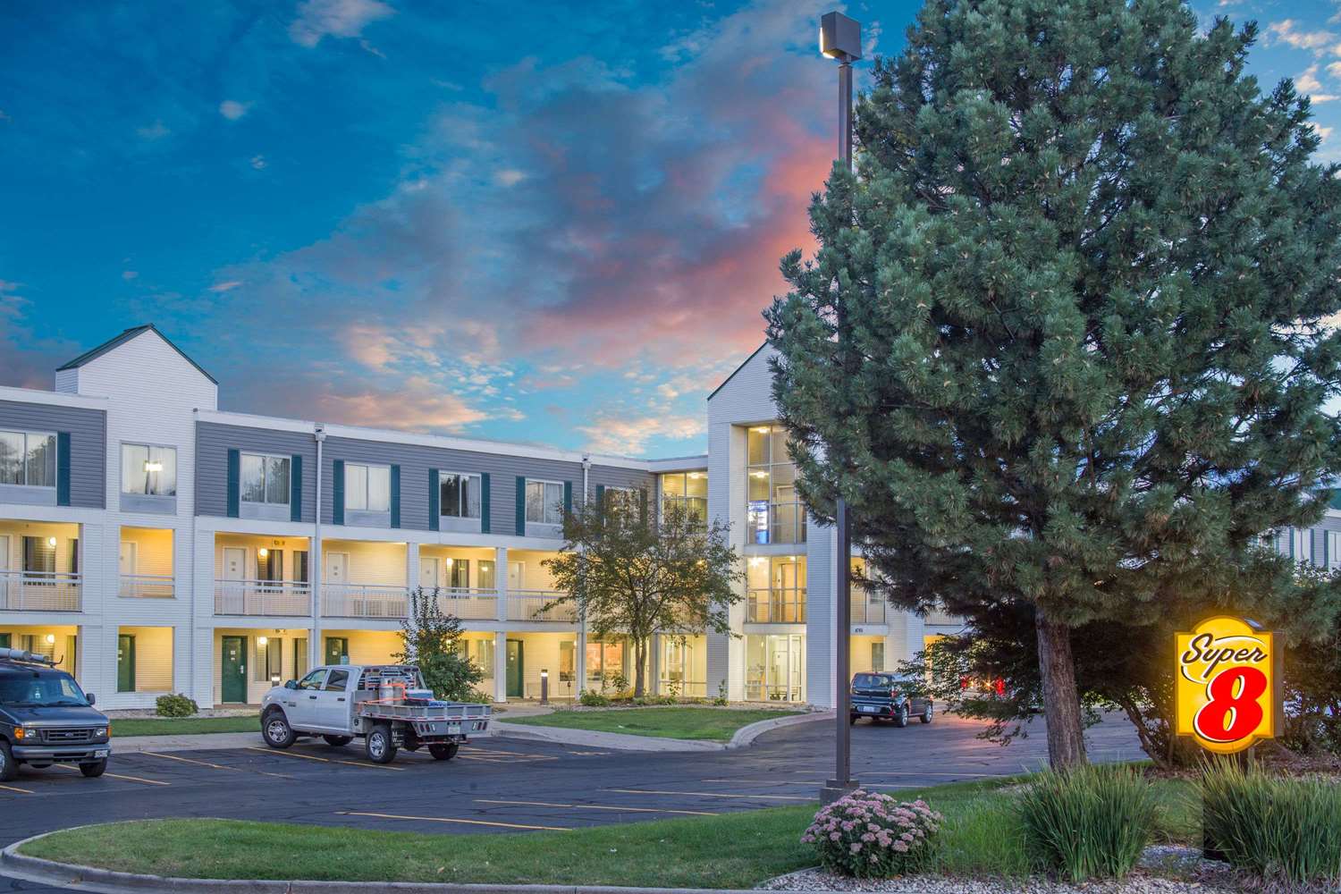 Hotel SUPER 8 MADISON EAST