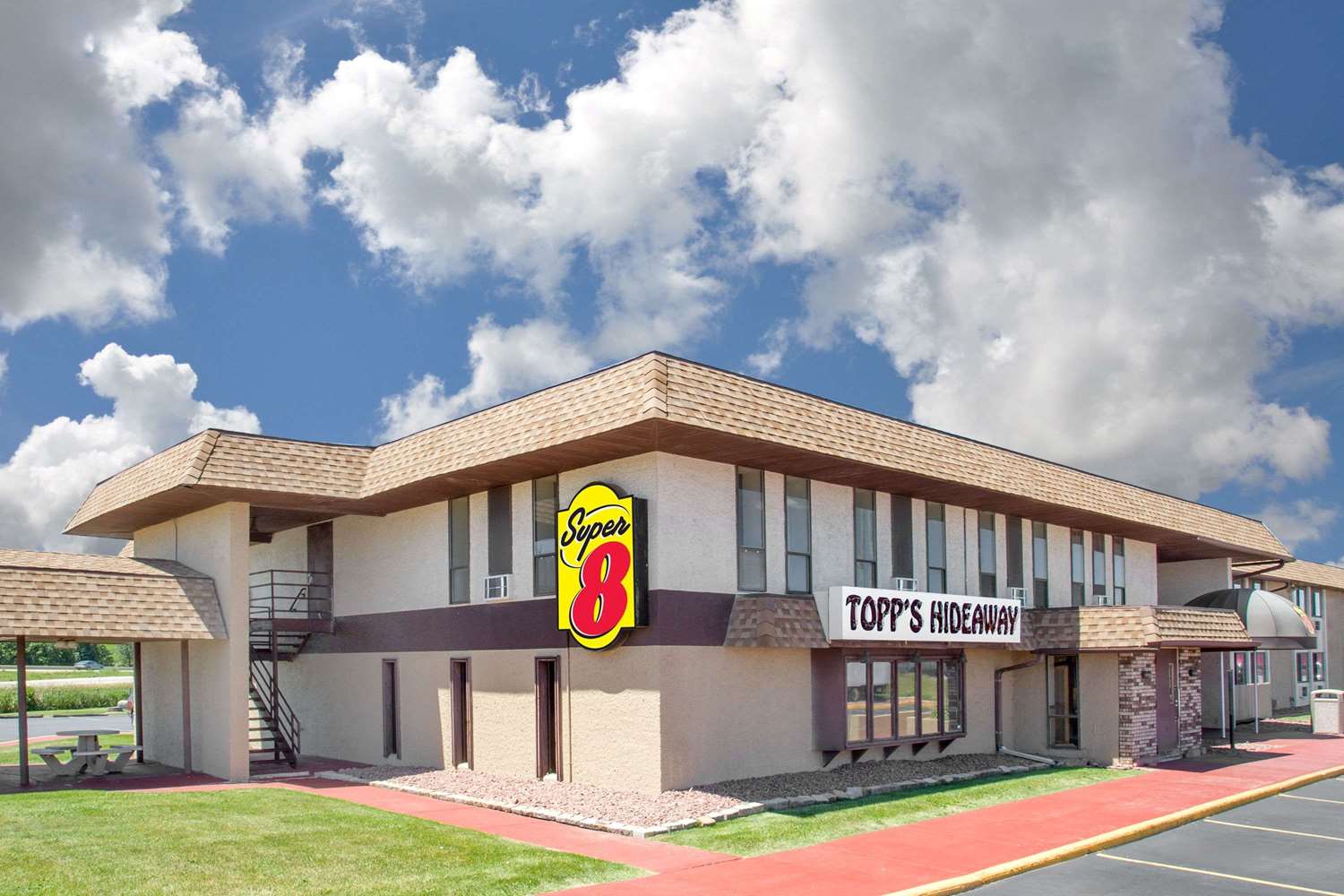 Hotel SUPER 8 WINDSOR/MADISON NORTH