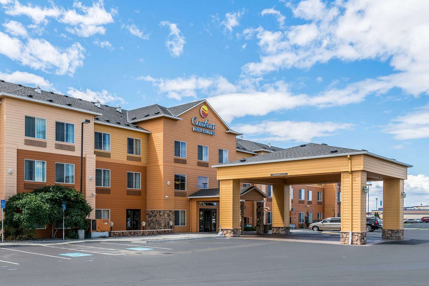 Hotel COMFORT INN & SUITES
