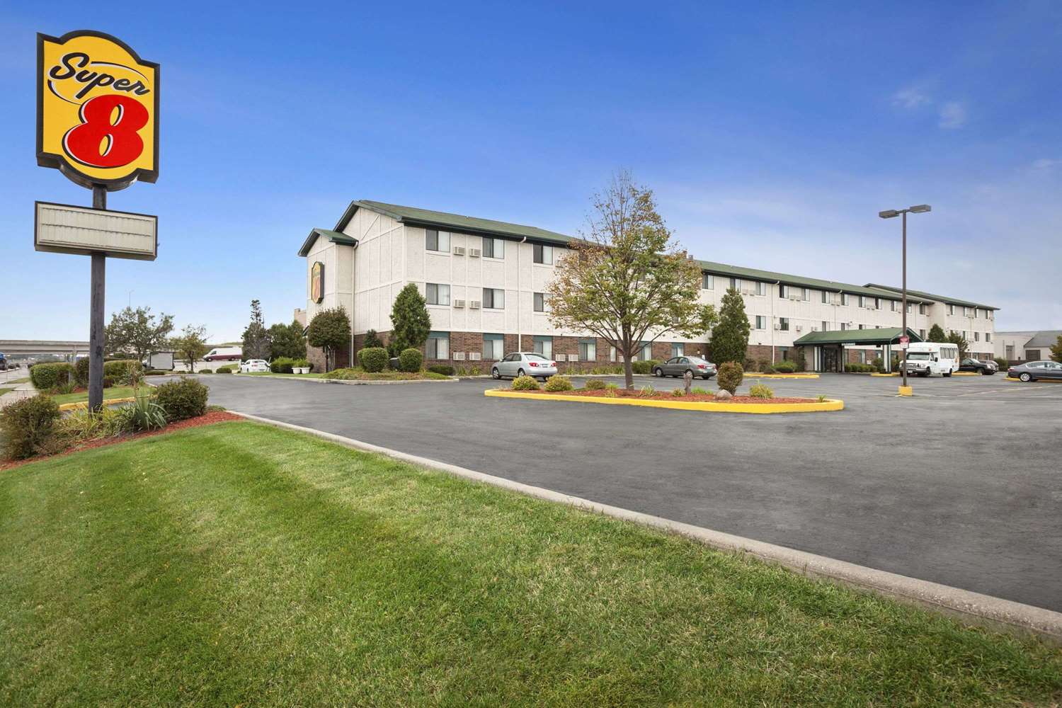 Hotel SUPER 8 BY WYNDHAM MILWAUKEE AIRPORT