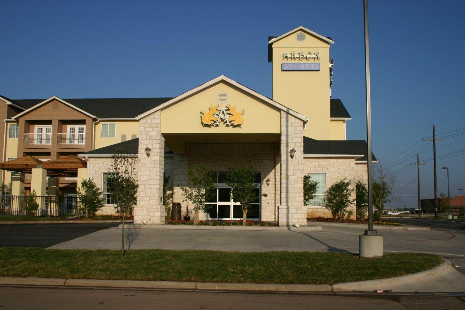Hotel ARBOR INN AND SUITES