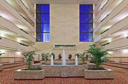 Hotel MCM ELEGANTE HOTEL AND SUITES