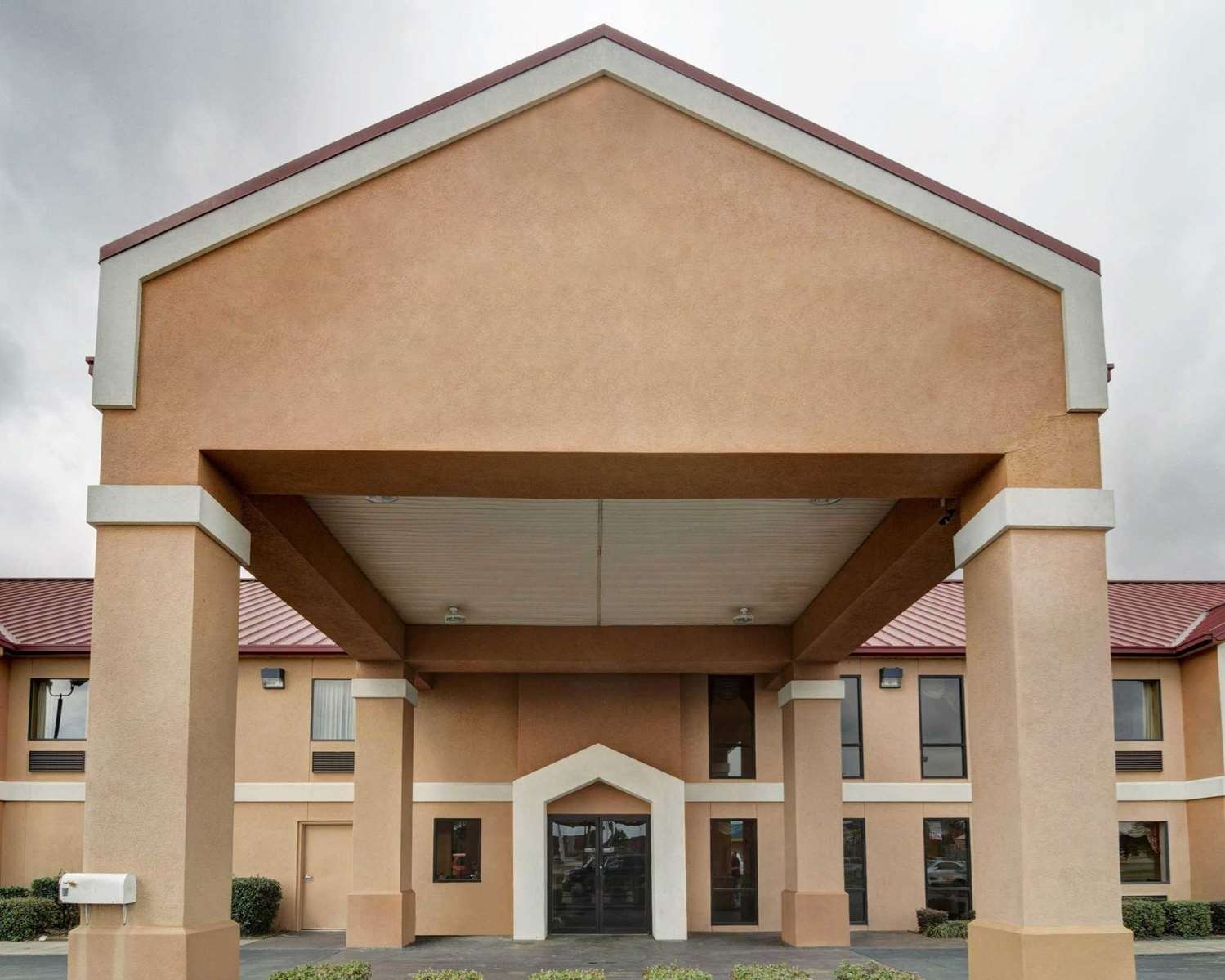 Hotel QUALITY INN & SUITES PINE BLUFF