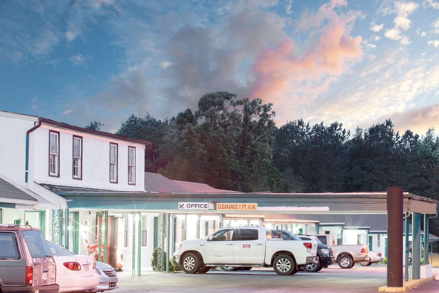 Hotel KNIGHTS INN EMPORIA