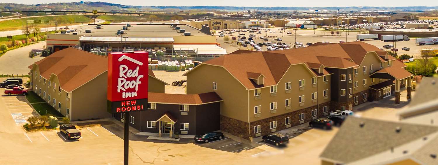 Hotel RED ROOF INN & SUITES OMAHA - COUNCIL BLUFFS