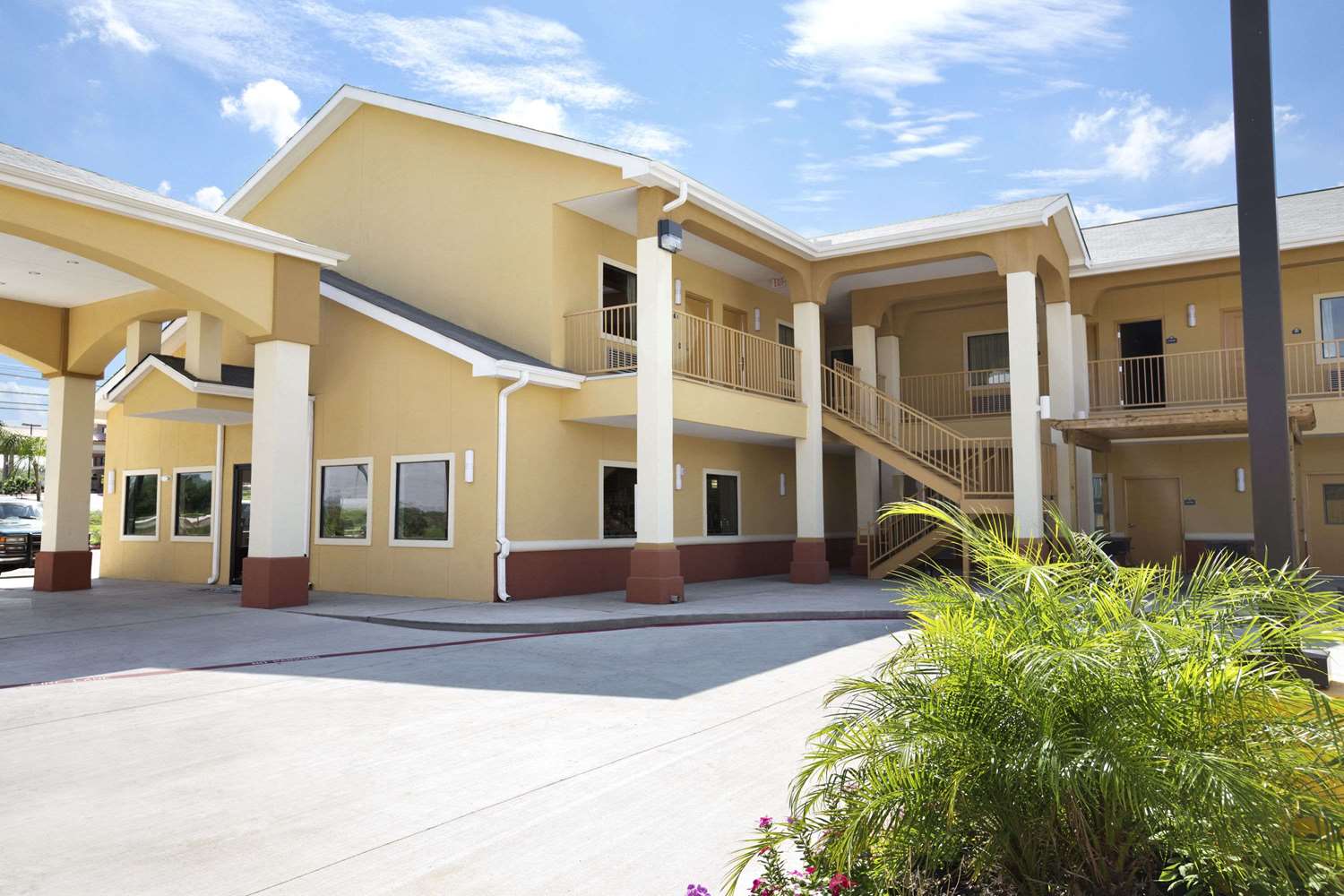 Hotel DAYS INN & SUITES GONZALES