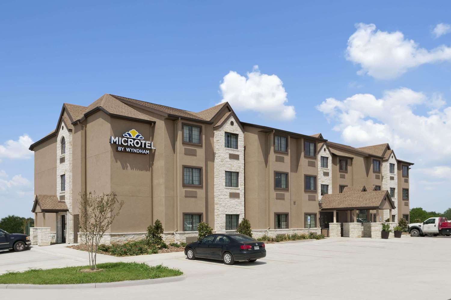 Hotel MICROTEL INN & SUITES BY WYNDHAM GONZALES
