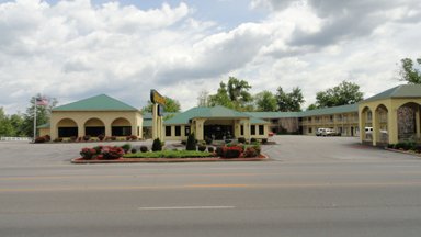 Hotel GOLDEN MANOR INN & SUITES