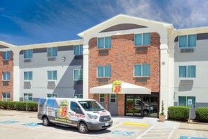 Hotel SUPER 8 BY WYNDHAM BEDFORD DFW AIRPORT WEST