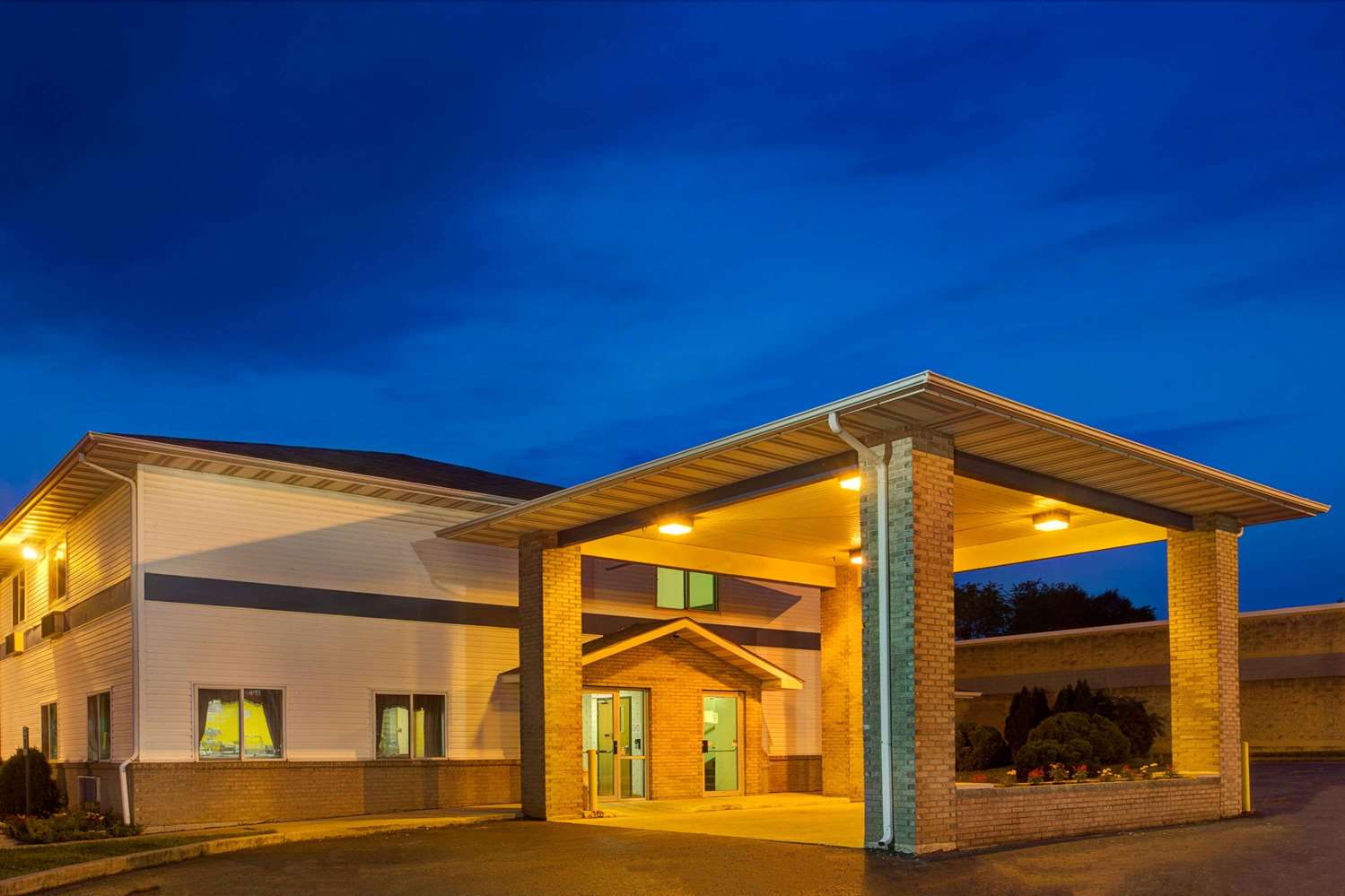Hotel SUPER 8 HEATH/NEWARK