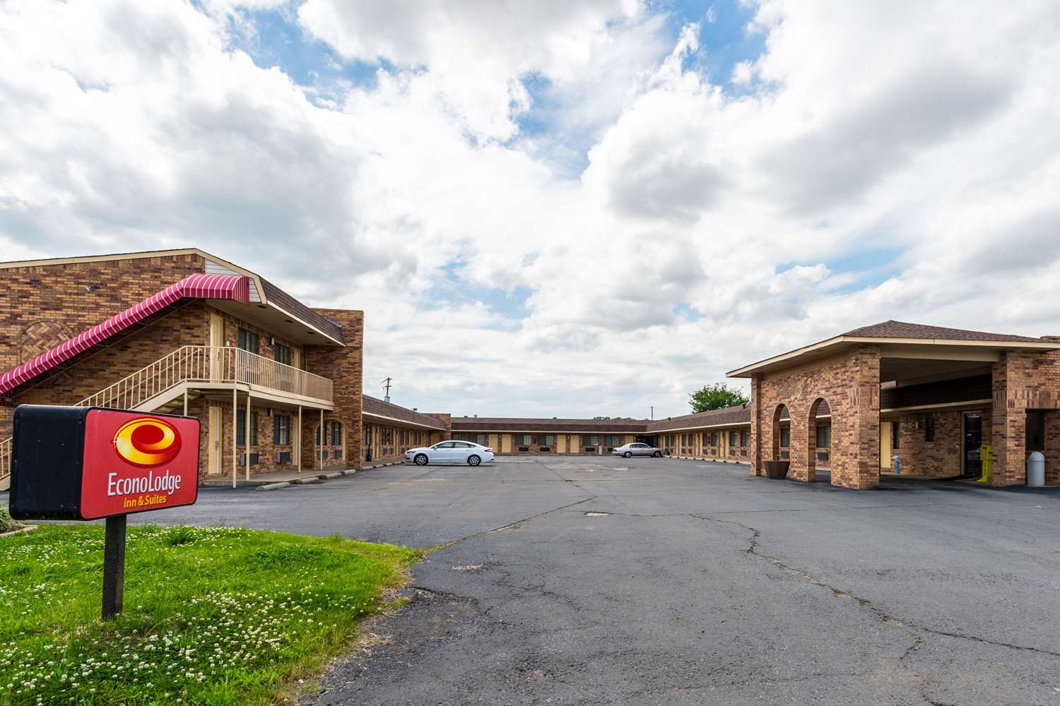 Hotel ECONO LODGE & SUITES