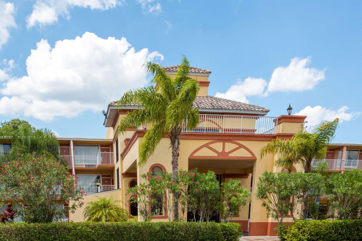 Hotel HOWARD JOHNSON INN TROPICAL PALMS KISSIMMEE