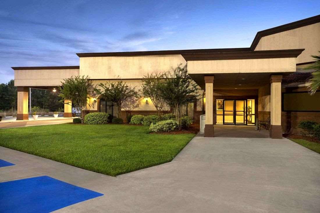 Hotel COTTONWOOD SUITES SAVANNAH HOTEL AND CONFERENCE