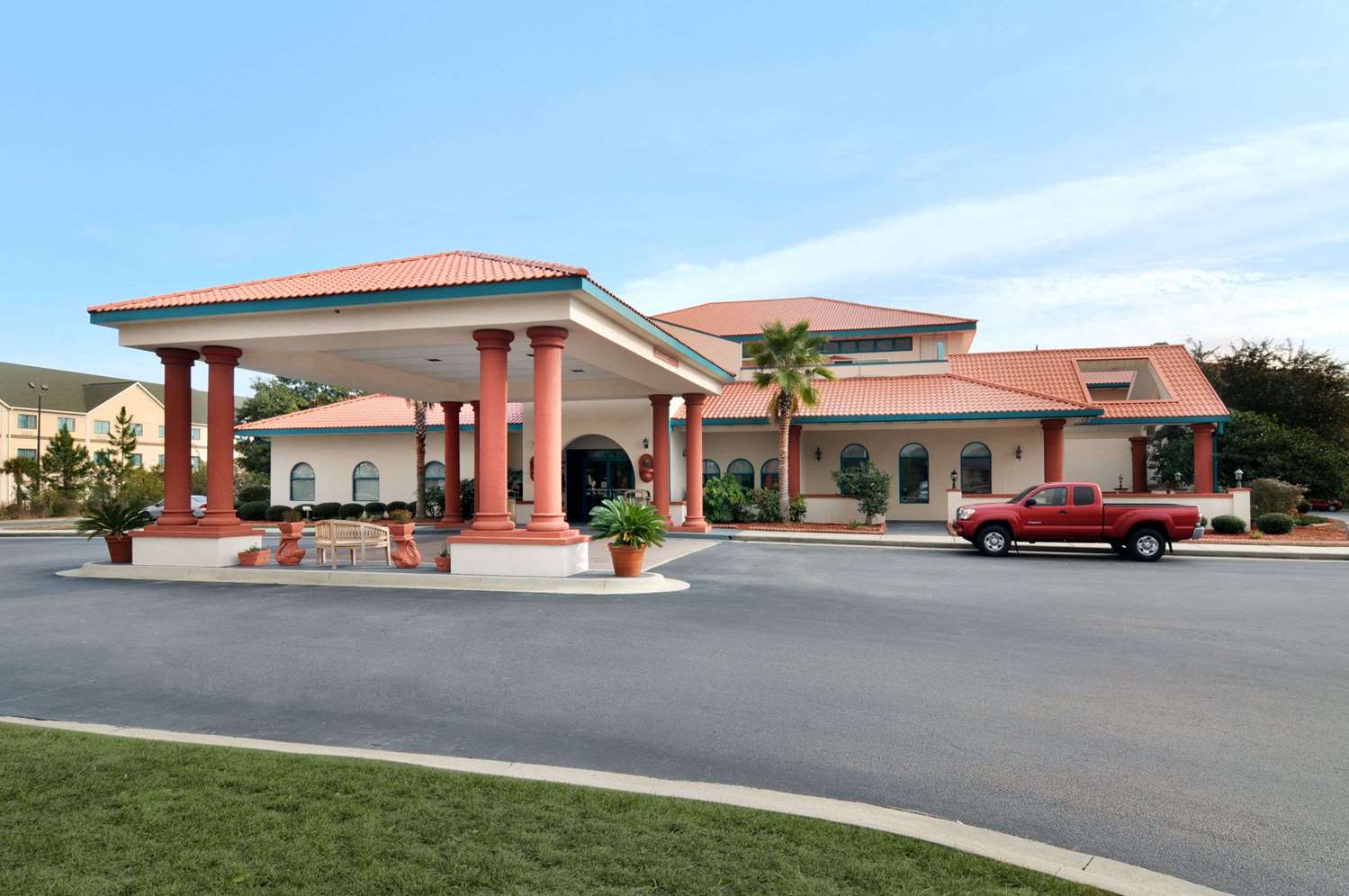 Hotel DAYS INN & SUITES SAVANNAH GATEWAY/I-95 AND 204