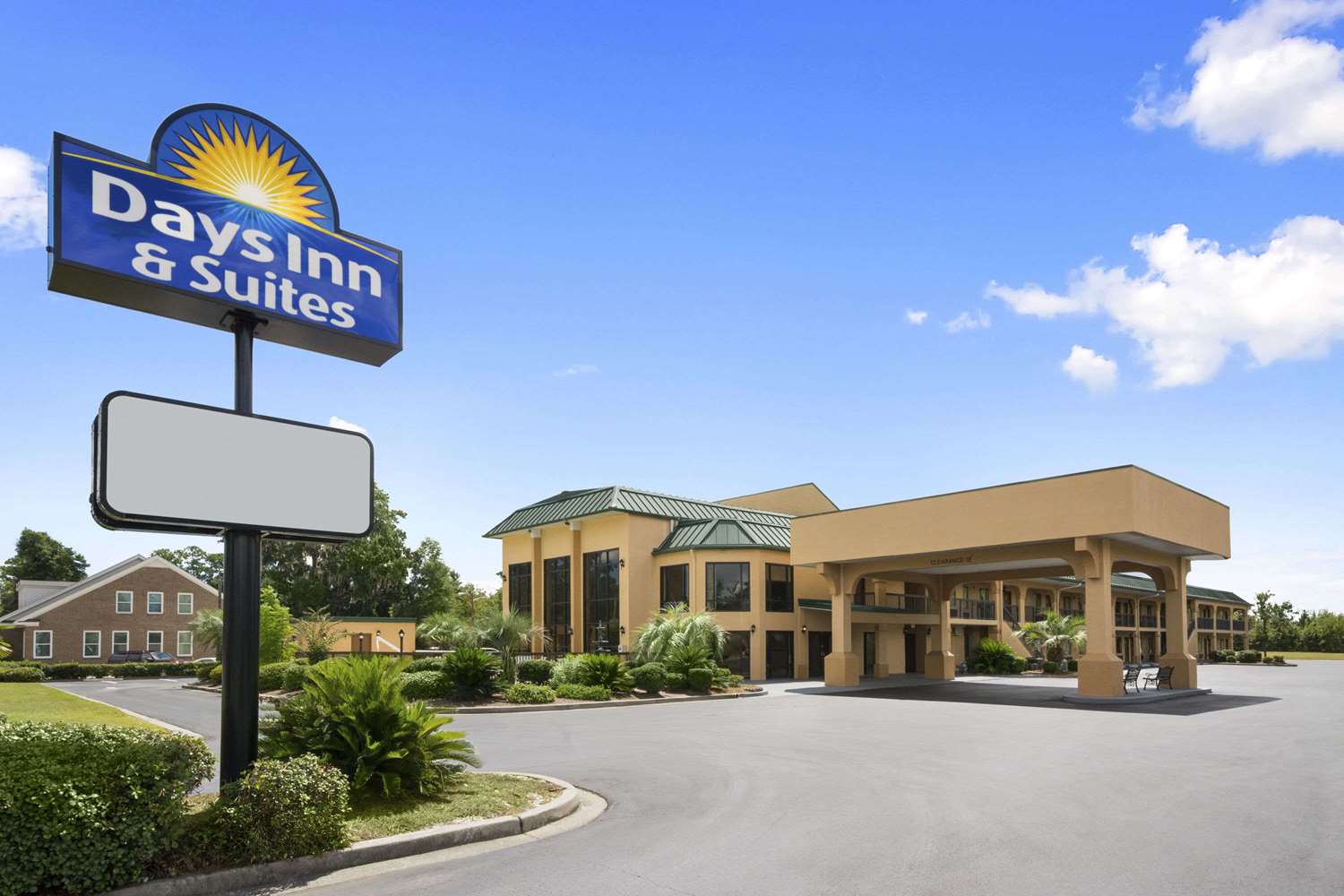 Hotel DAYS INN & SUITES SAVANNAH MIDTOWN