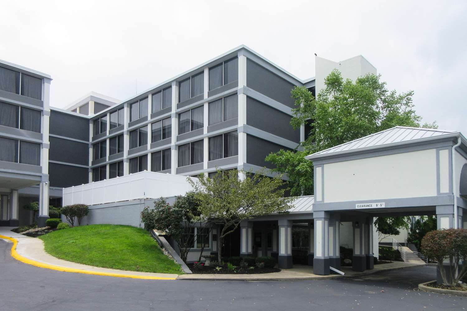 Hotel QUALITY INN AND CONFERENCE CENTER