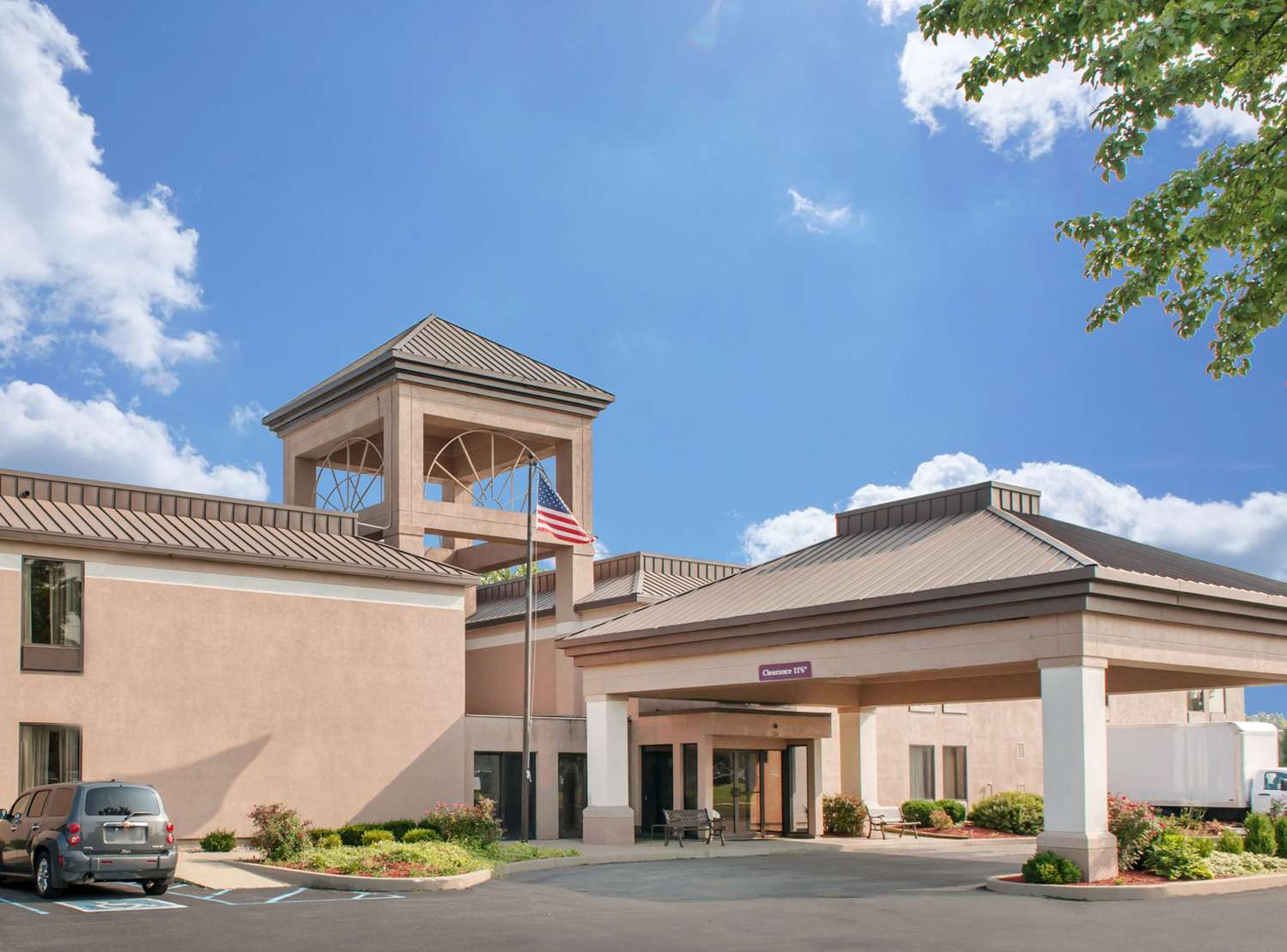 Hotel QUALITY INN RUSHVILLE