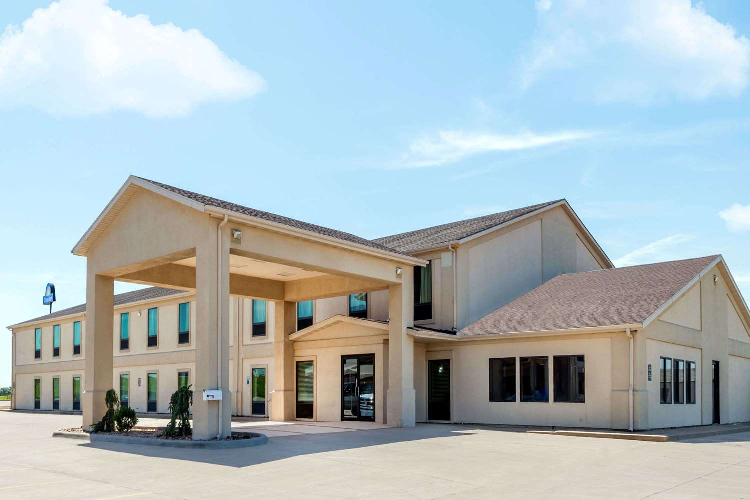 Hotel DAYS INN MCPHERSON