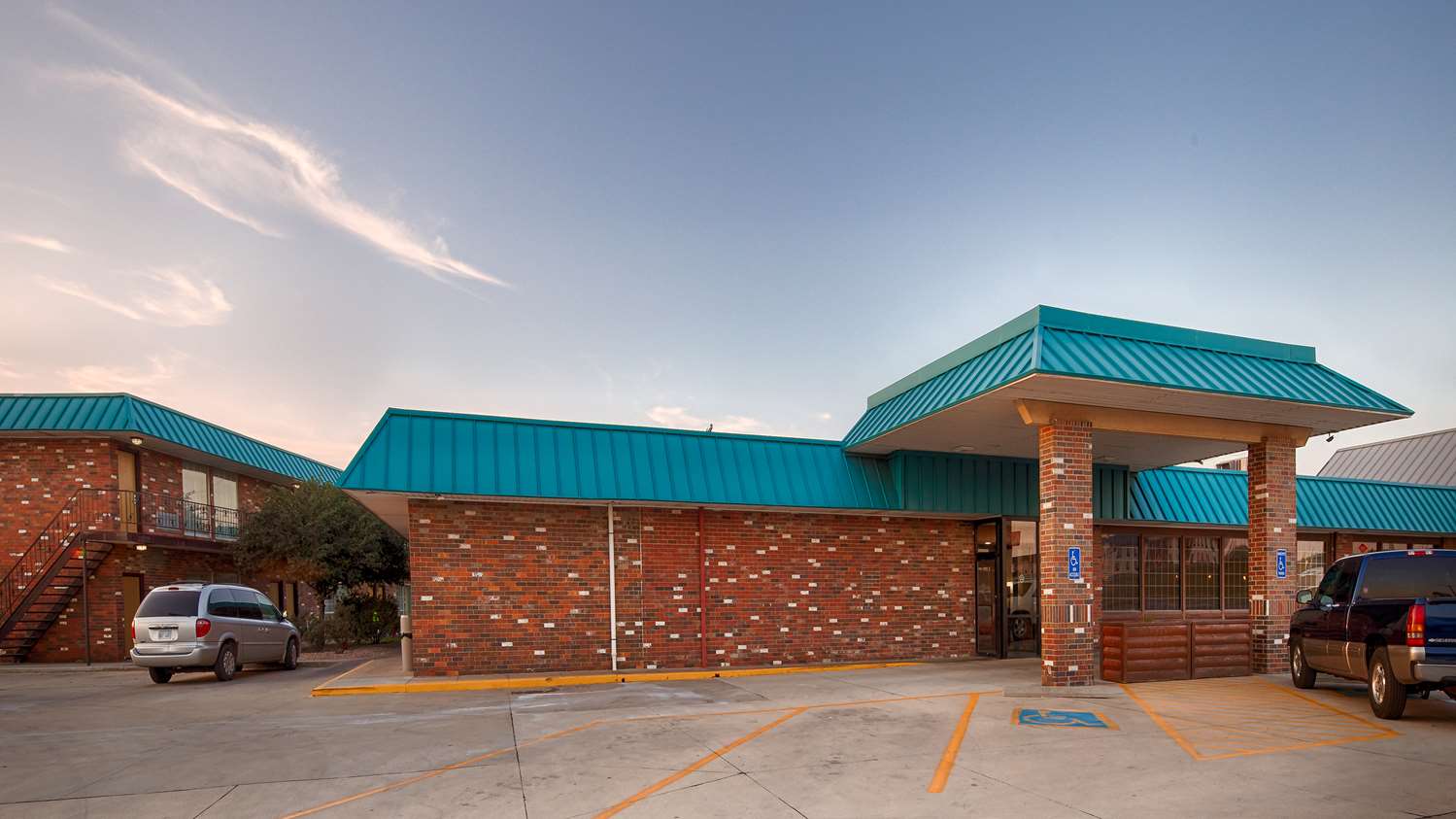 Hotel SURESTAY HOTEL BY BEST WESTERN MCPHERSON