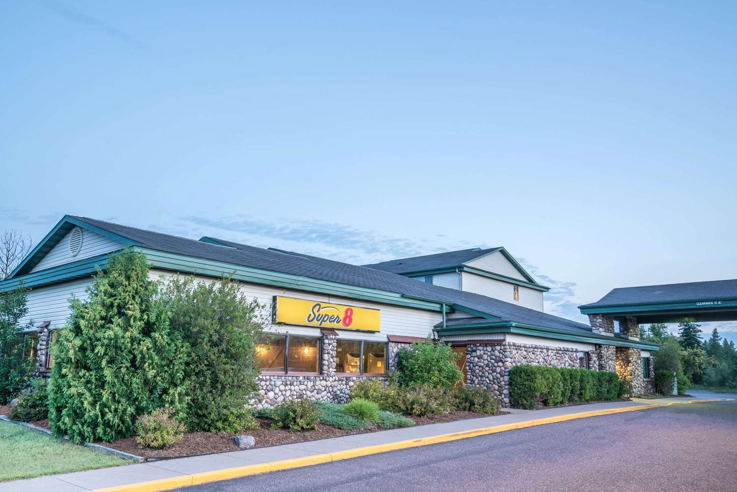 Hotel SUPER 8 TOMAHAWK