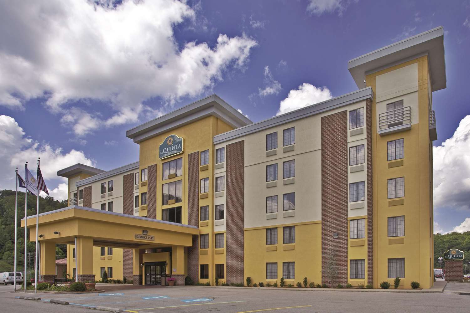 Hotel LA QUINTA INN & SUITES ELKVIEW - CHARLESTON NE