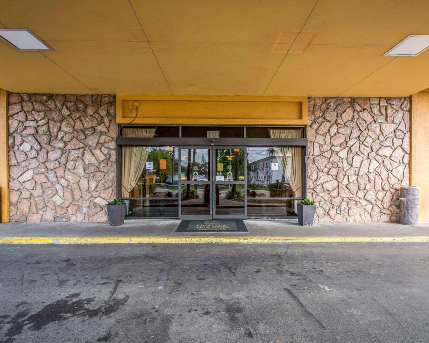 Hotel QUALITY INN & SUITES RIVERFRONT