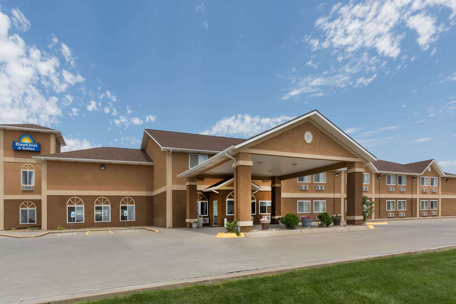 Hotel QUALITY INN AND SUITES