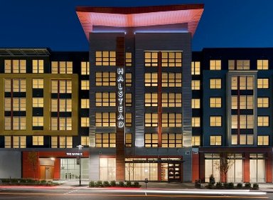Hotel EXECUSTAY AT HALSTEAD SQUARE AT DUNN LORING