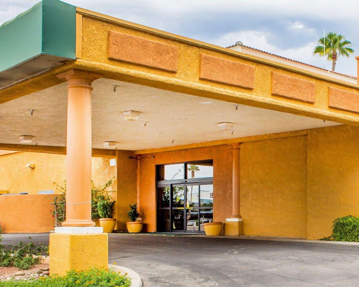 Hotel QUALITY INN AIRPORT