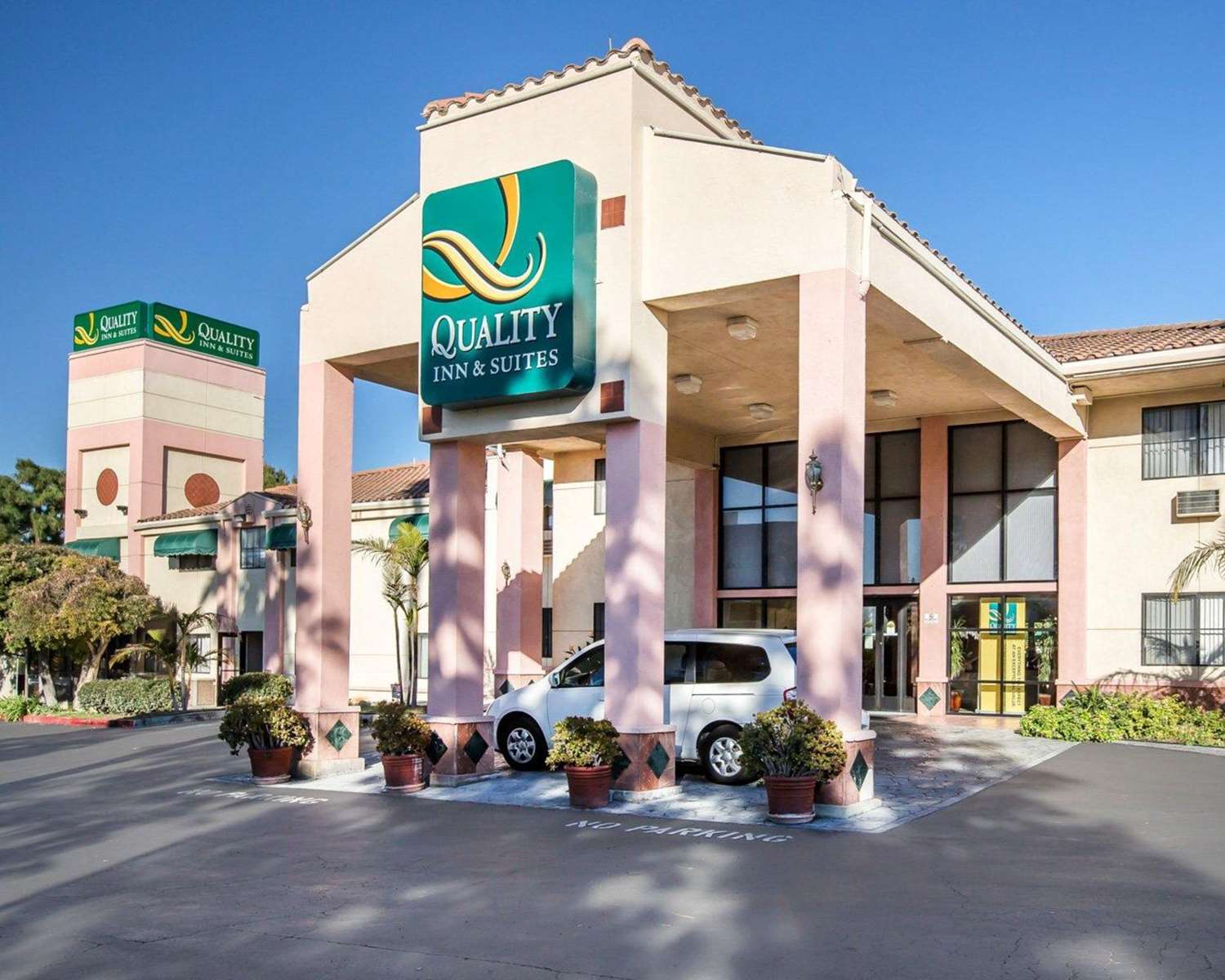 Hotel QUALITY INN & SUITES