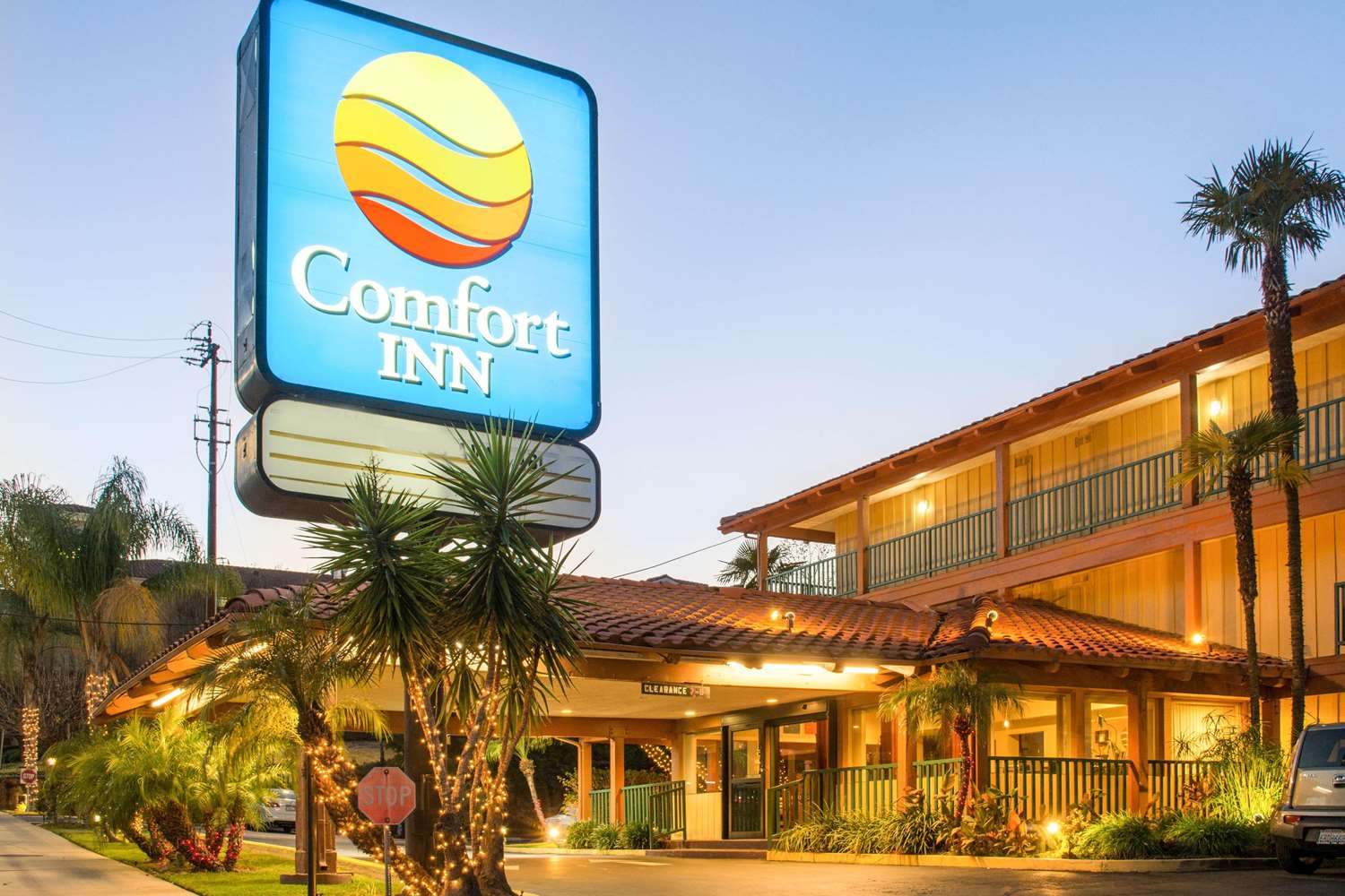 Hotel COMFORT INN NEAR WARNER CENTER