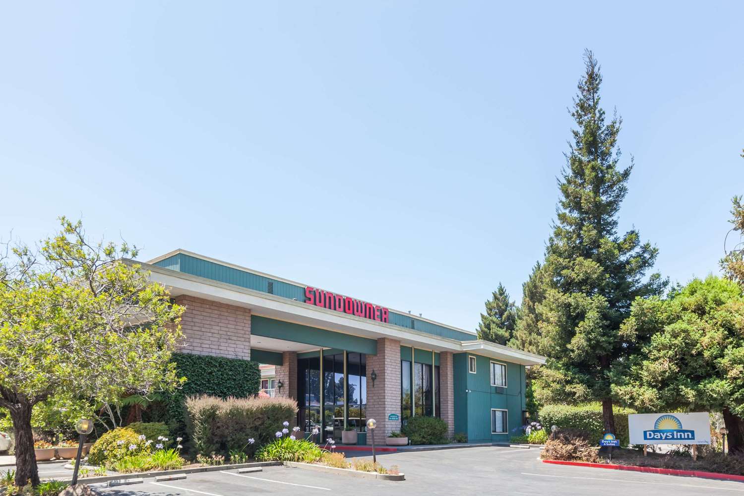 Hotel DAYS INN & SUITES SUNNYVALE