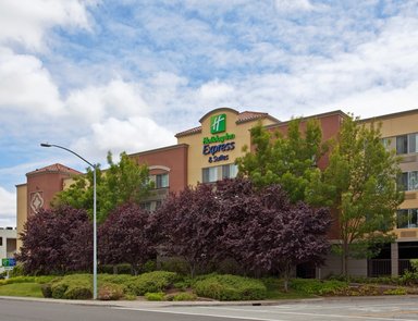 Hotel HOLIDAY INN EXPRESS & SUITES BELMONT