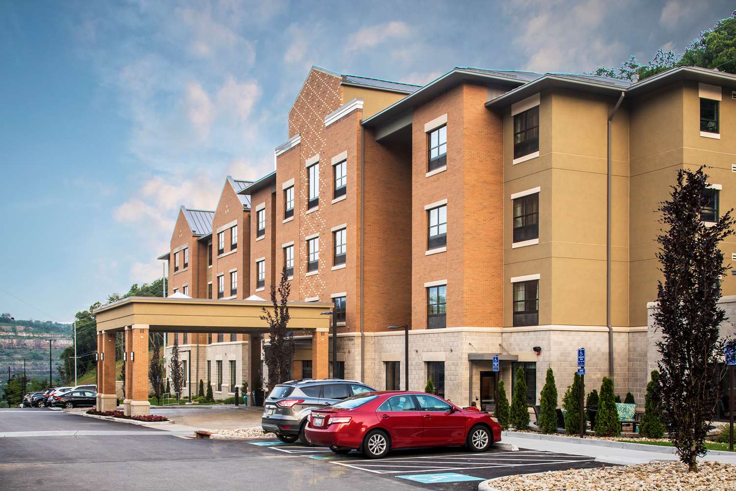 Hotel BEST WESTERN PLUS FRANCISCAN SQUARE INN AND SUITES STEUBENVILLE