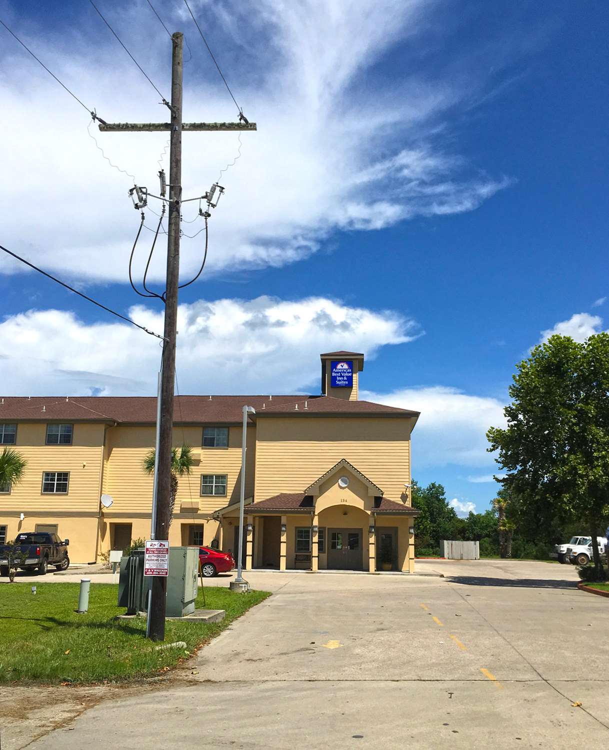 Hotel AMERICAS BEST VALUE INN AND SUITES WINNIE