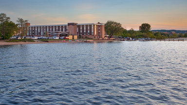 Hotel HOLIDAY INN RESORT WEST BAY BEACH
