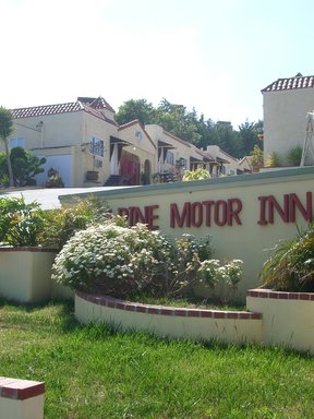 Hotel ALPINE INN & SUITES