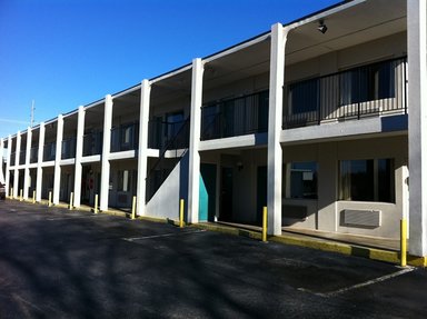 Hotel RED CARPET INN AND SUITES