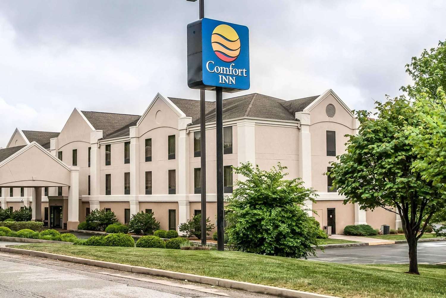 Hotel COMFORT INN NEAR SIX FLAGS ST. LOUIS