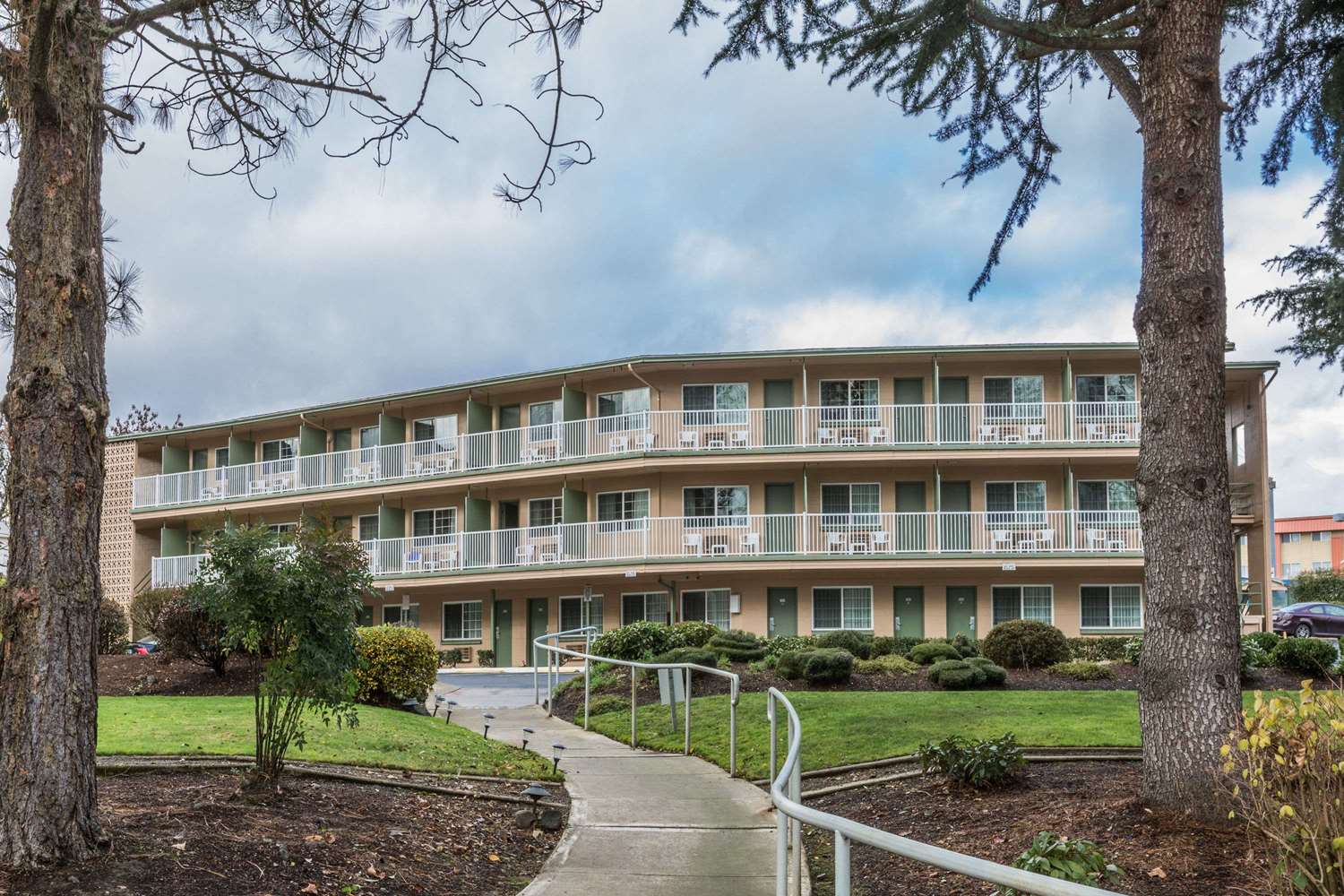 Hotel TRAVELODGE BY WYNDHAM, ROSEBURG RIVERFRONT