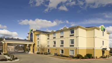 Hotel HOLIDAY INN EXPRESS & SUITES MOUNT PLEASANT