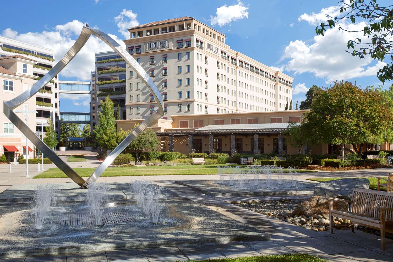 Hotel JUNIPER CURIO BY HILTON