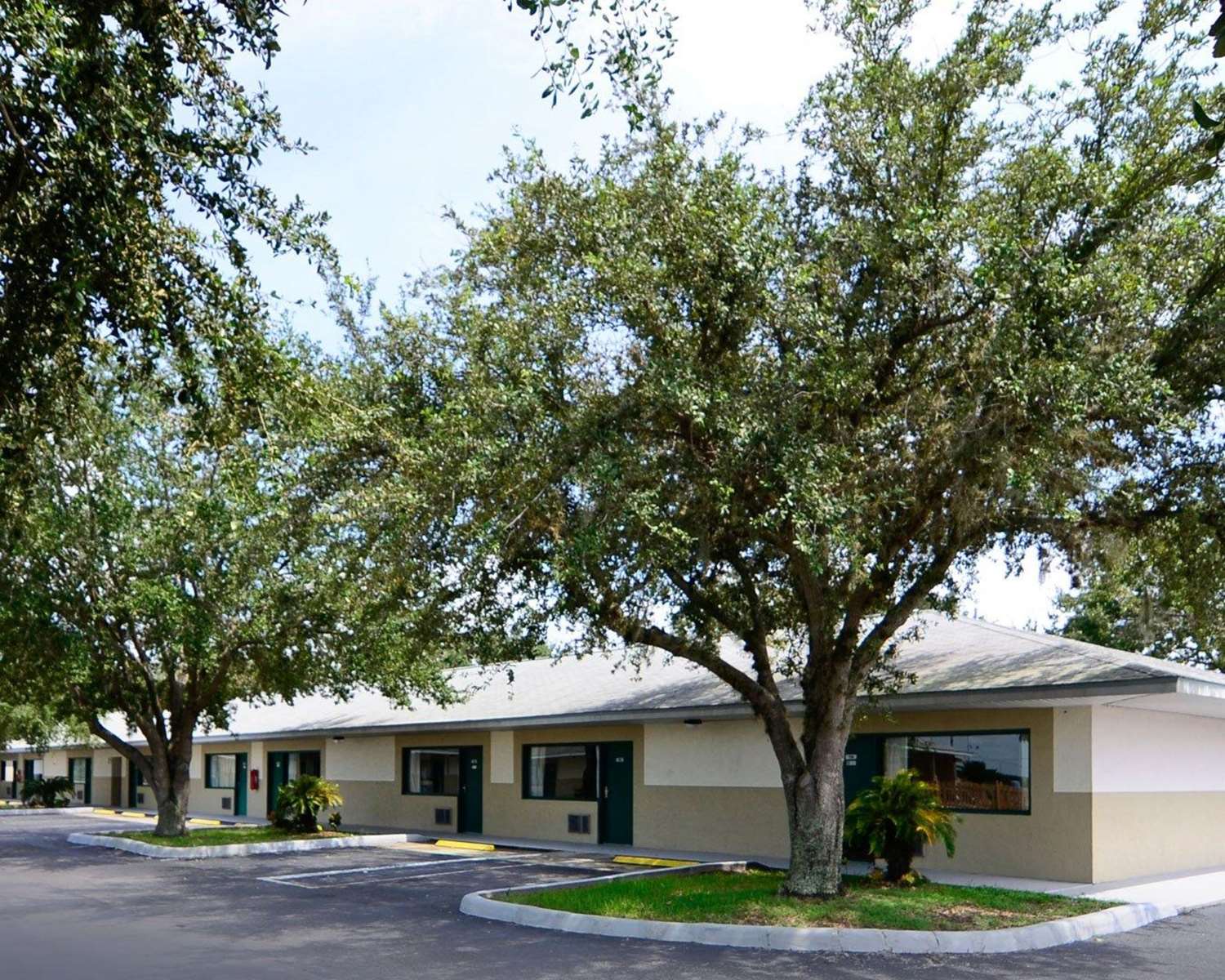 Hotel RODEWAY INN & SUITES HAINES CITY