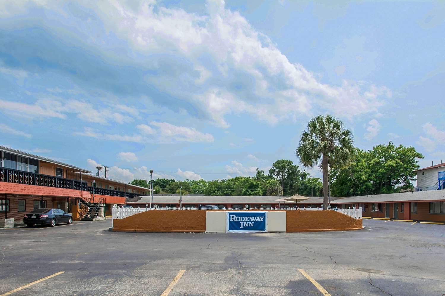 Hotel RODEWAY INN & SUITES WINTER HAVEN