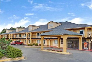 Hotel RED CARPET INN AND SUITES NEWNAN GA