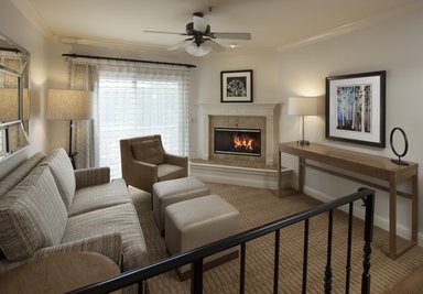 Hotel PELICAN INN AND SUITES