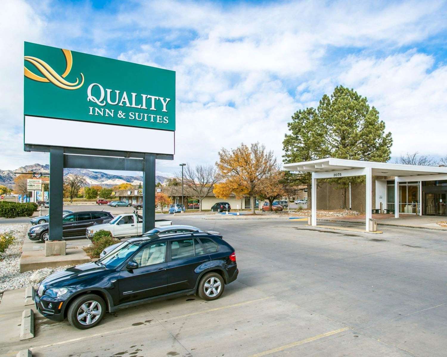 Hotel QUALITY INN & SUITES