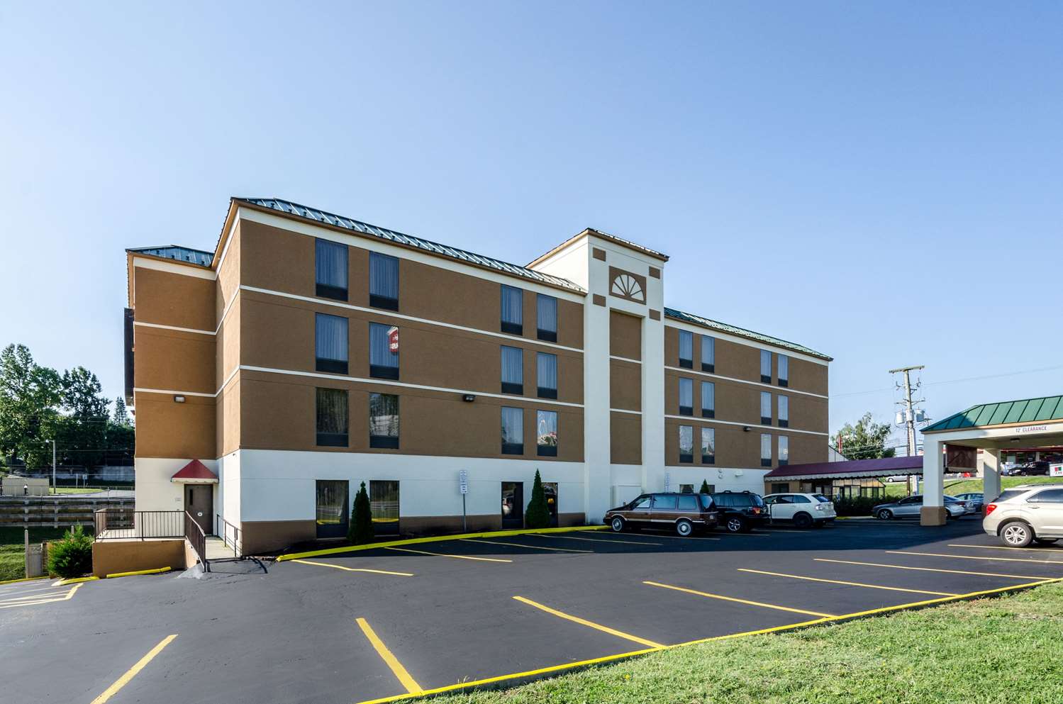 Hotel QUALITY INN & SUITES