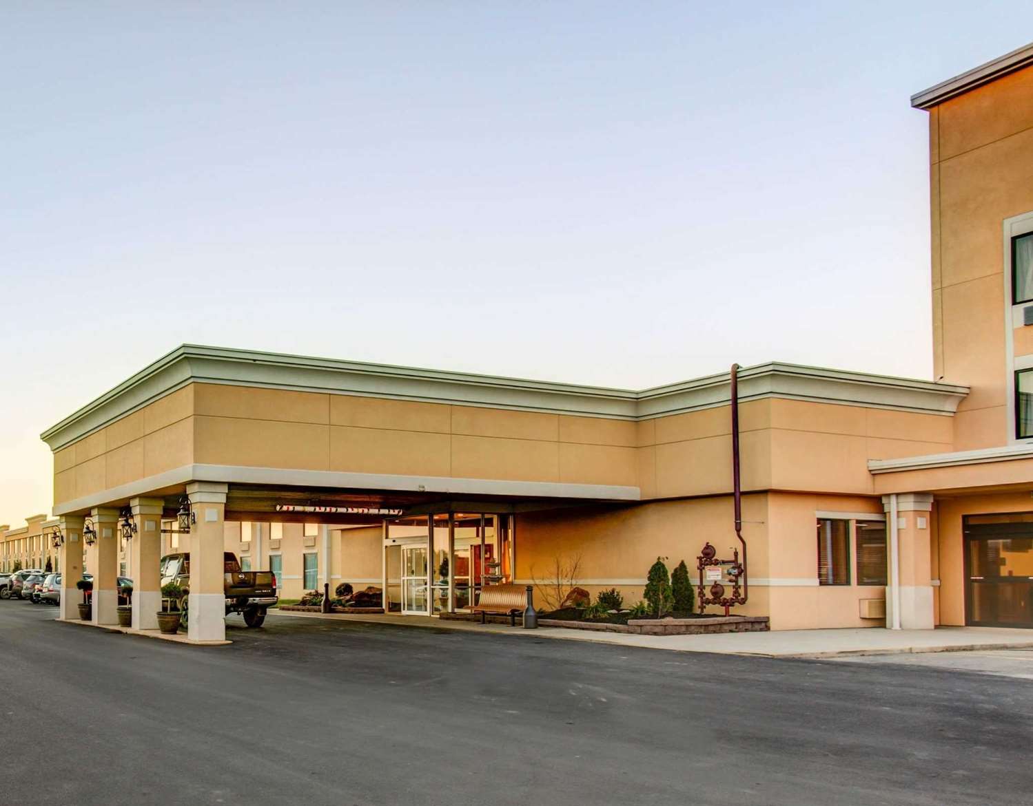 Hotel COMFORT INN & SUITES TRIADELPHIA
